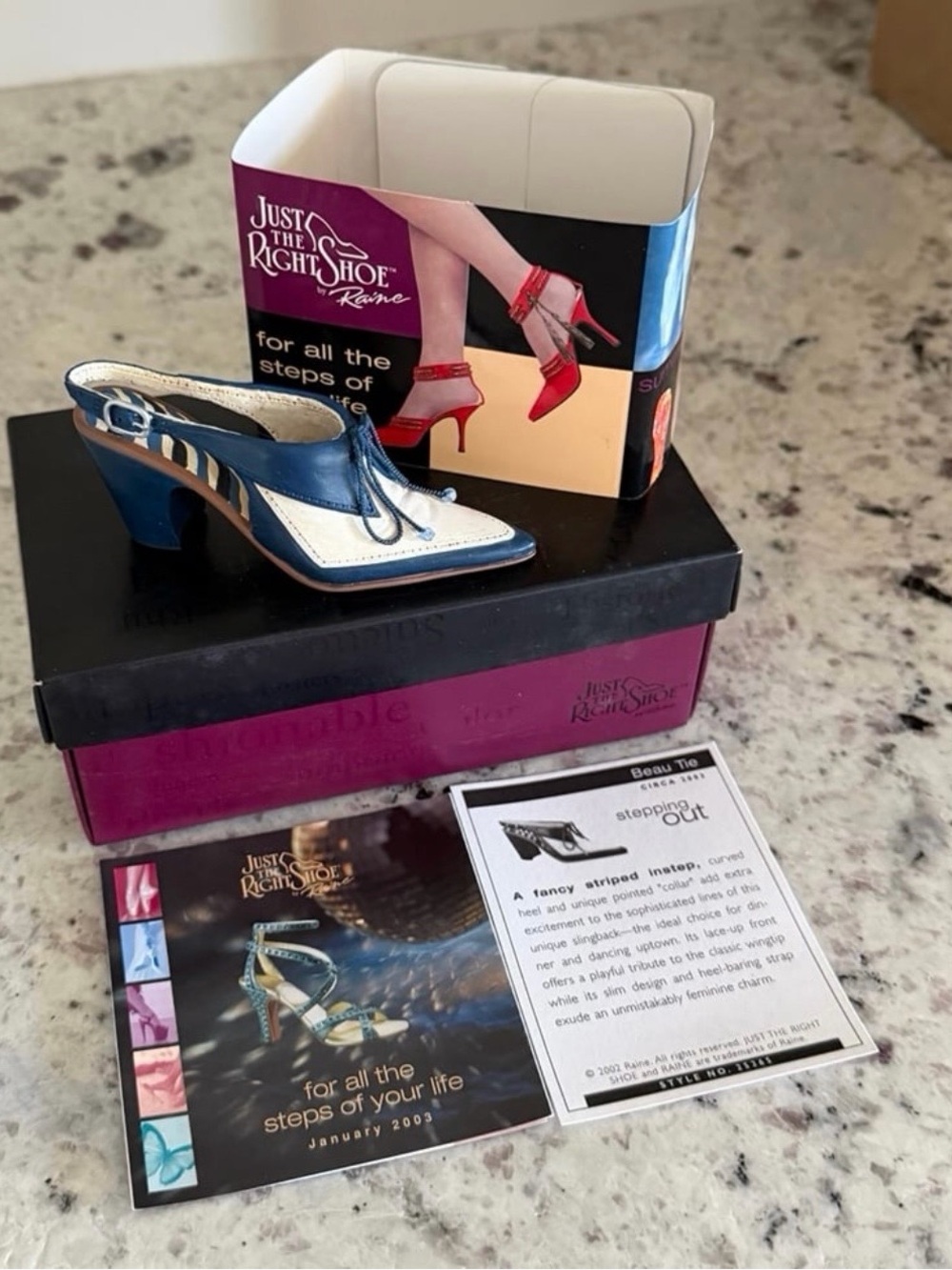 NIB Just The Right Shoe Raine Beau Tie Miniature Shoe 25365 Vintage 2002 Willits
